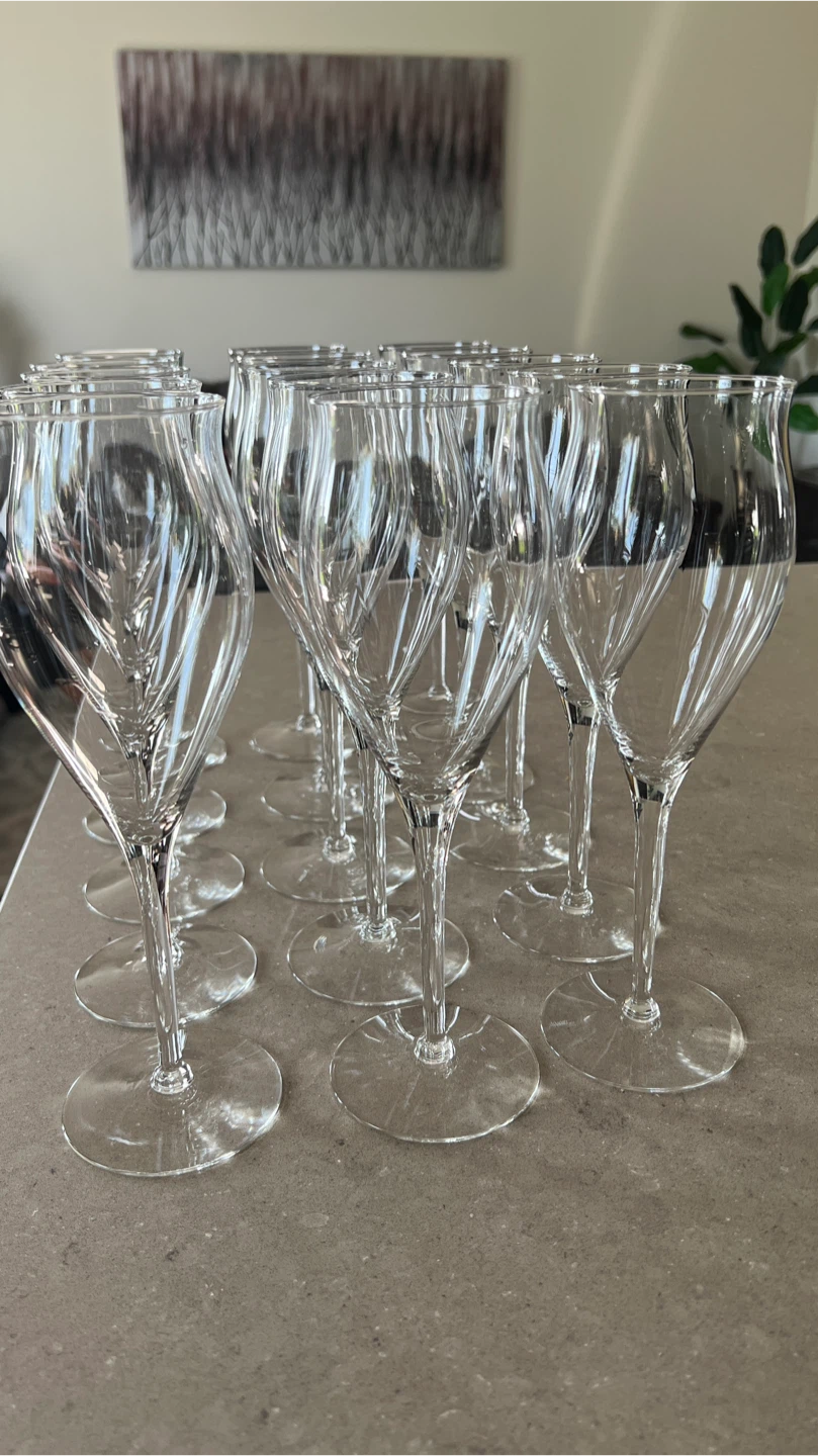 Set of 15 Clear Wine Glasses