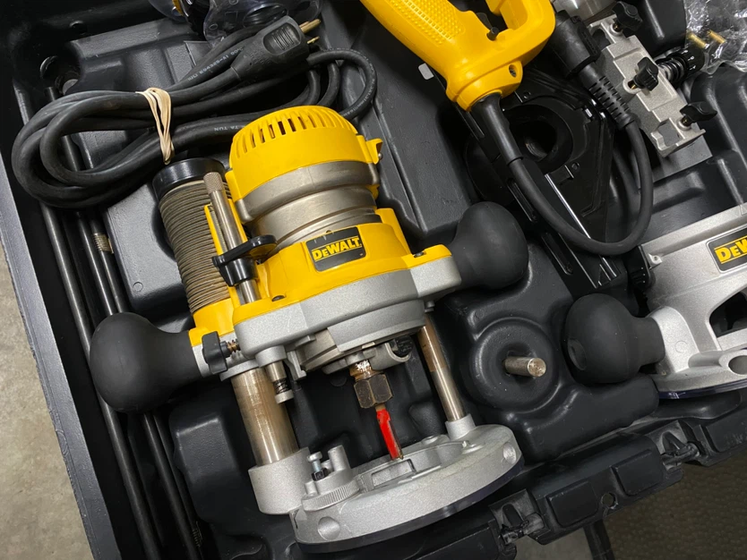 Dewalt 2-1/4 Hp three base router kit - photo 2
