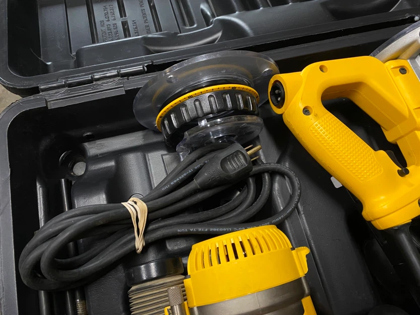 Dewalt 2-1/4 Hp three base router kit - photo 3