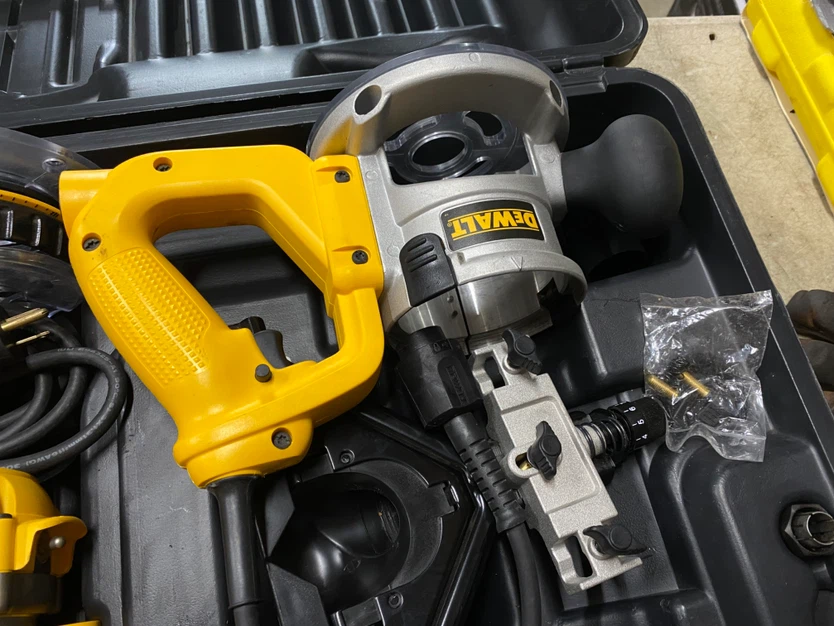 Dewalt 2-1/4 Hp three base router kit - photo 4