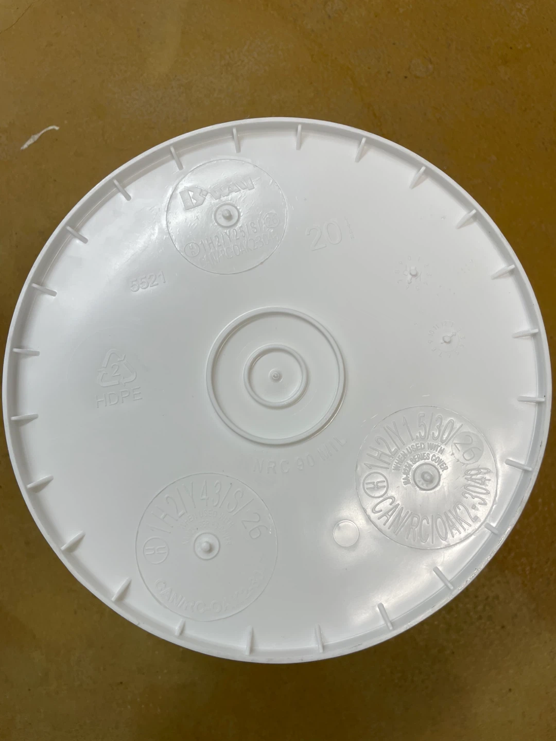 White Plastic Bucket with Lid - photo 2