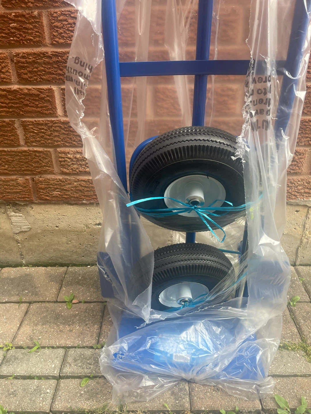 Princess Auto 660 lb Flip-Down Hand Truck - photo 2