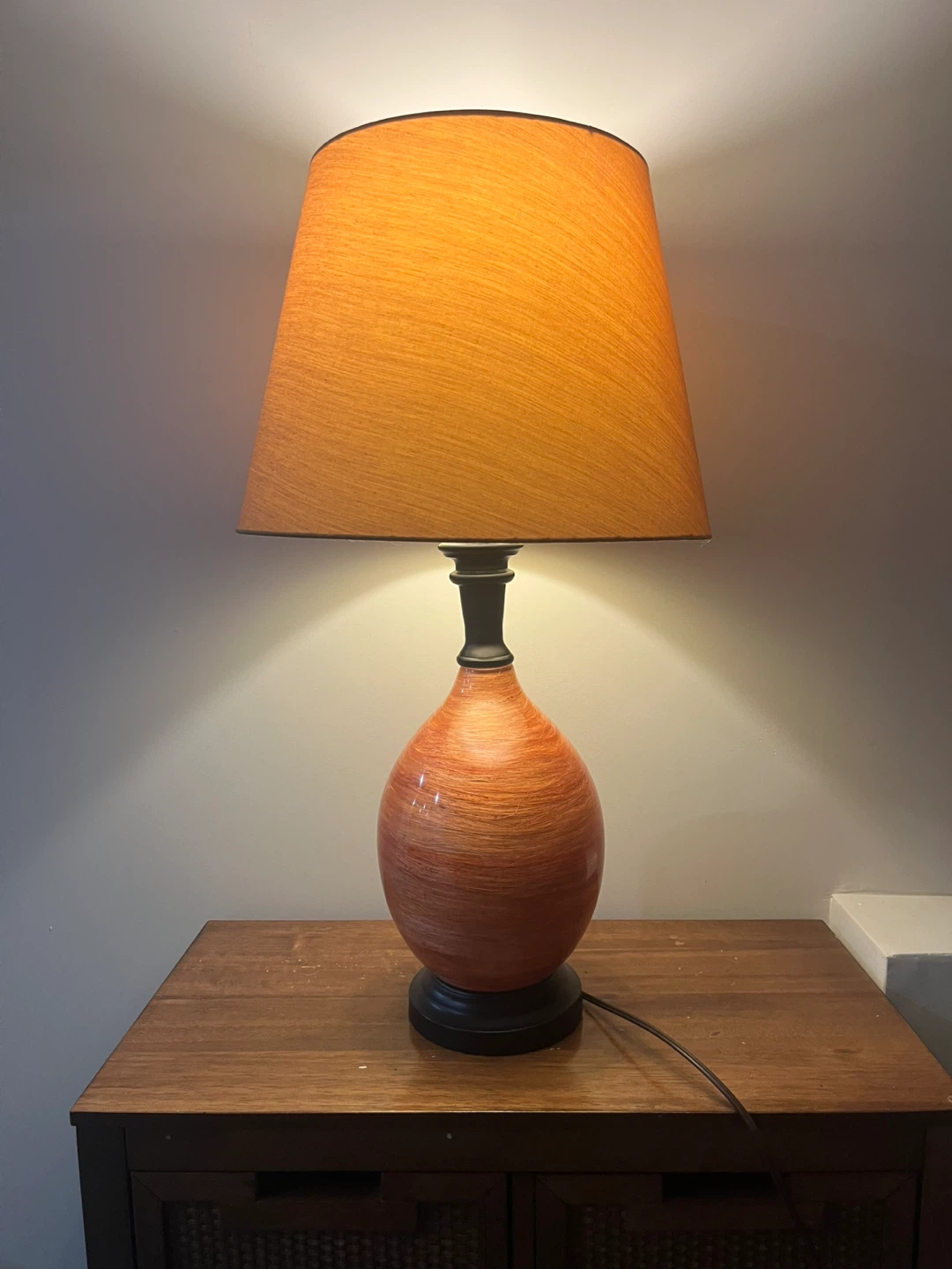 Glossy Faux-Wood Ceramic Table Lamp - photo 2