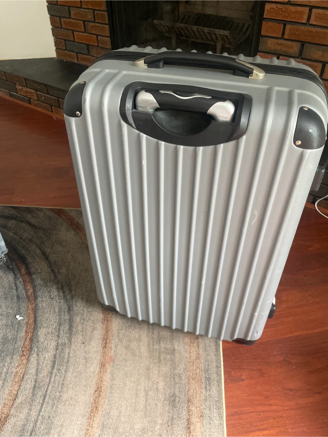 Grey Hardside Spinner Suitcase - photo 2
