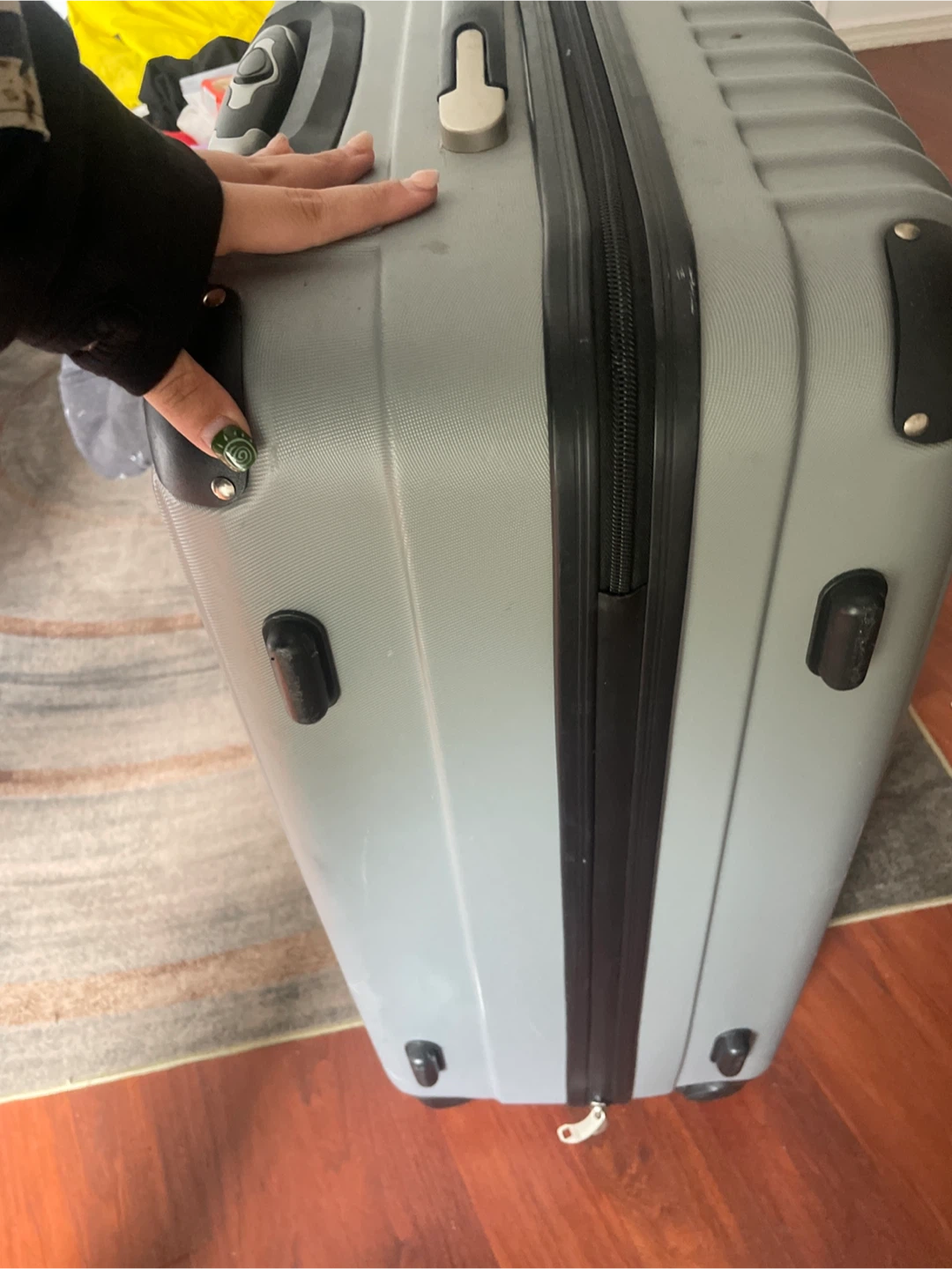 Grey Hardside Spinner Suitcase - photo 3