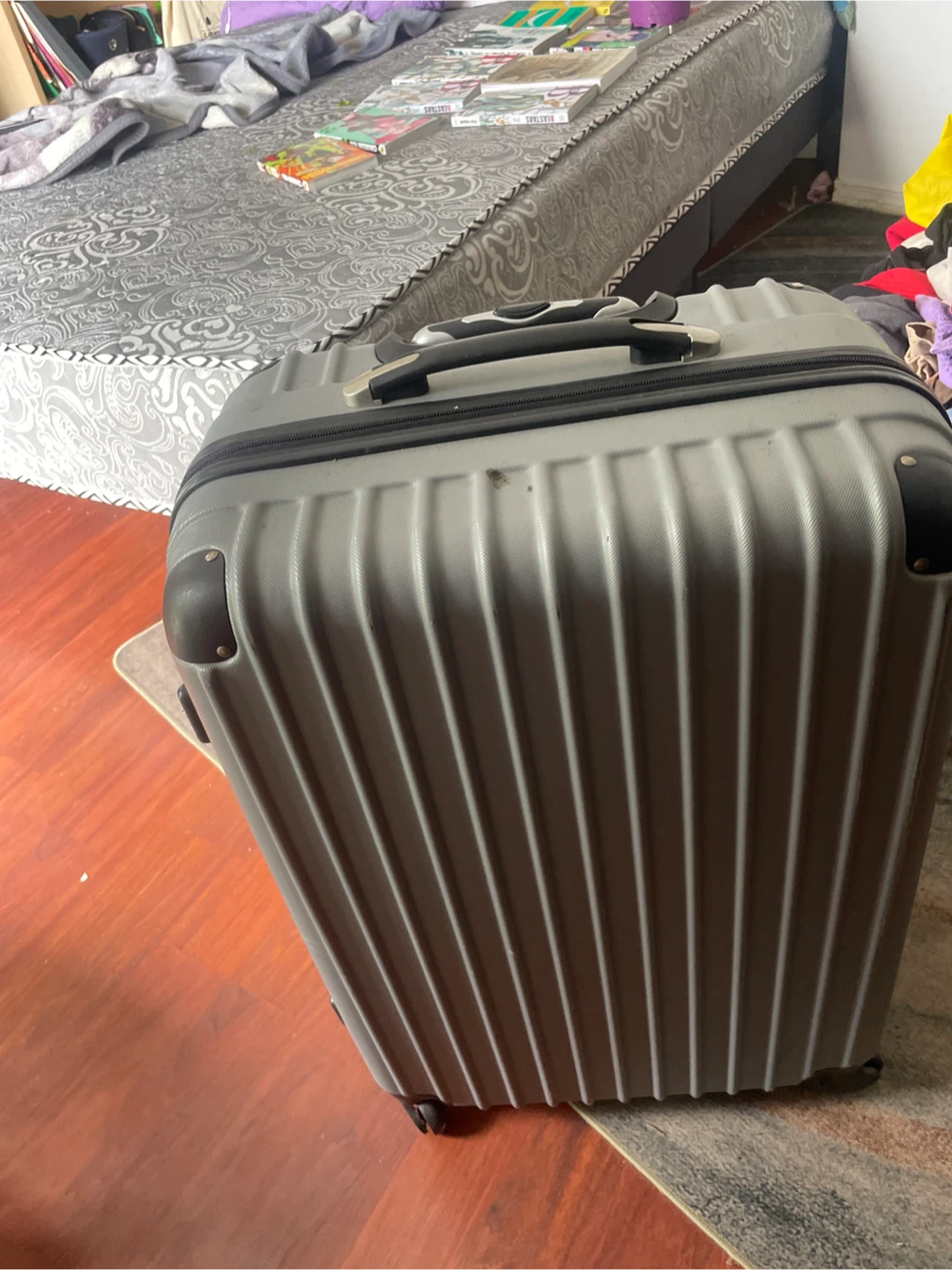 Grey Hardside Spinner Suitcase - photo 4
