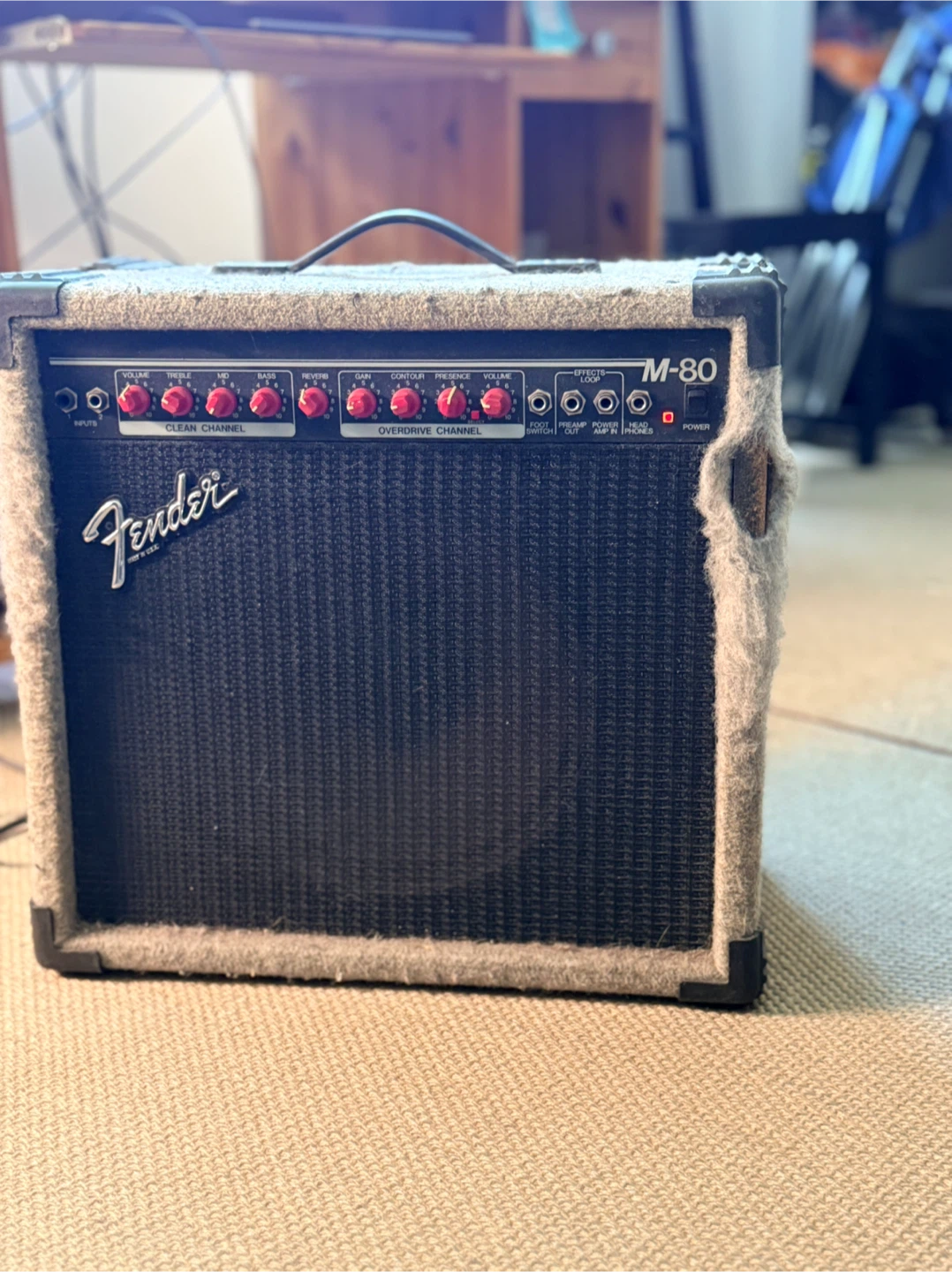 Fender M-80 Guitar Amplifier - photo 2