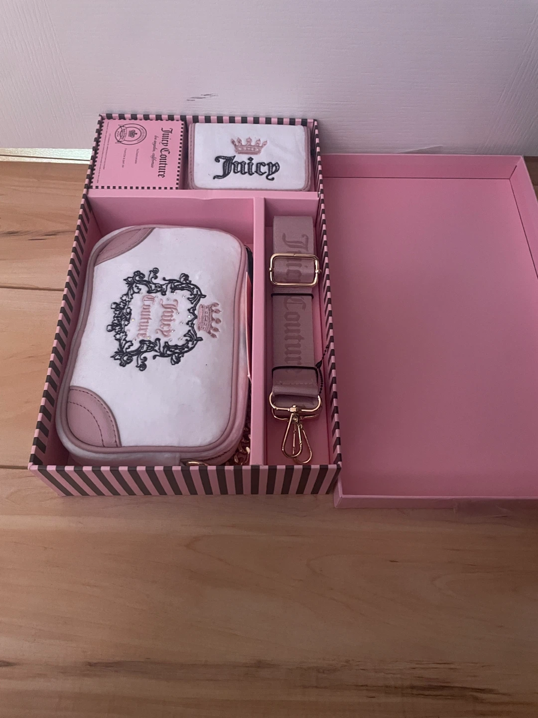 Juicy Couture Accessory Set - photo 2