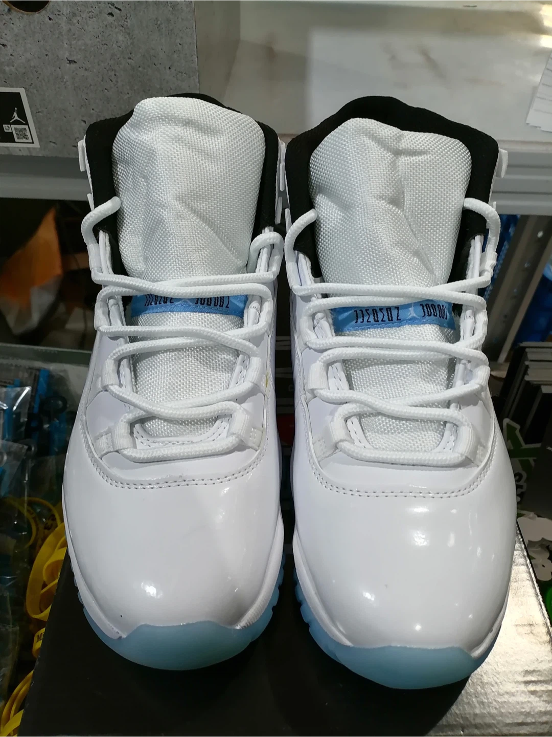 Air Jordan 11 Legend blue
