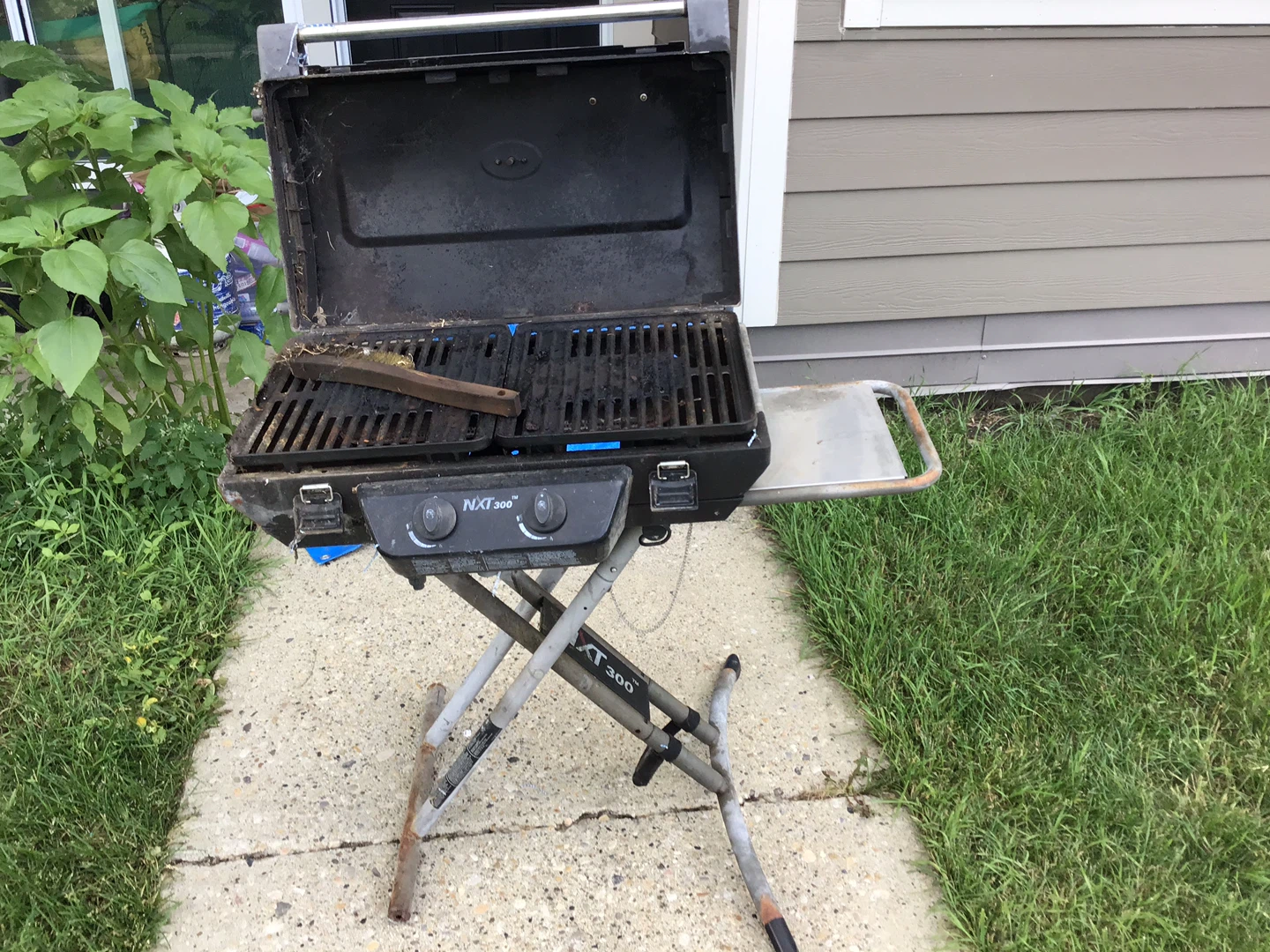 Coleman NXT 300 Propane Grill