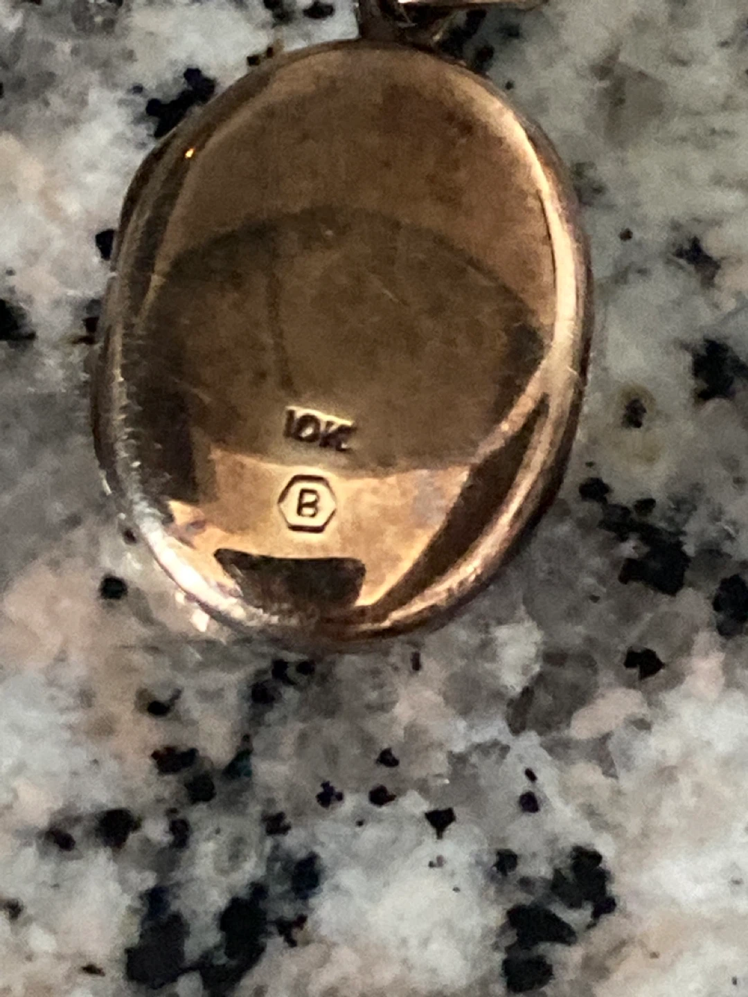 10K Gold Oval Locket Pendant - photo 3