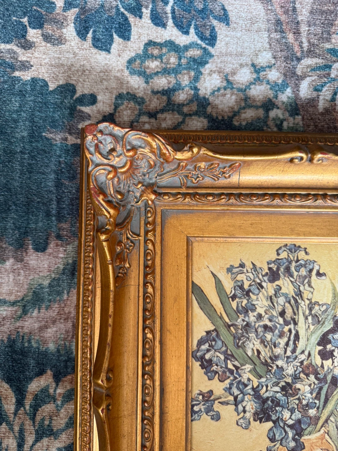 Ornate frame with textured print - photo 2