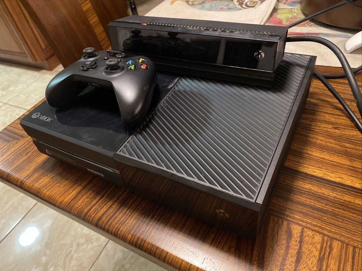 Xbox One Console with Controller and Kinect