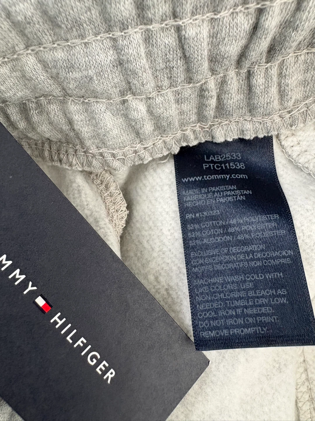 Tommy Hilfiger Grey Sweat Shorts M/M (12/14) - photo 4