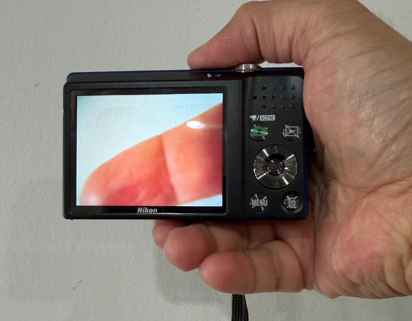 Nikon COOLPIX S570 Digital Camera - photo 2