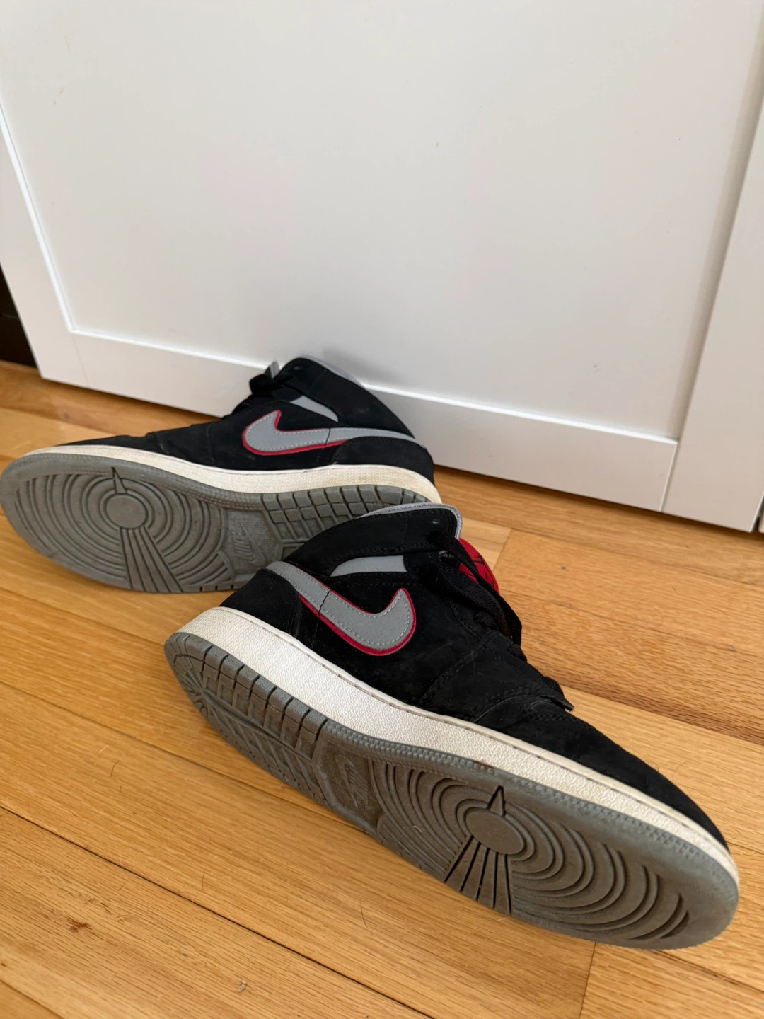 Air Jordan 1 Mid Black Grey Red Sneakers - photo 3