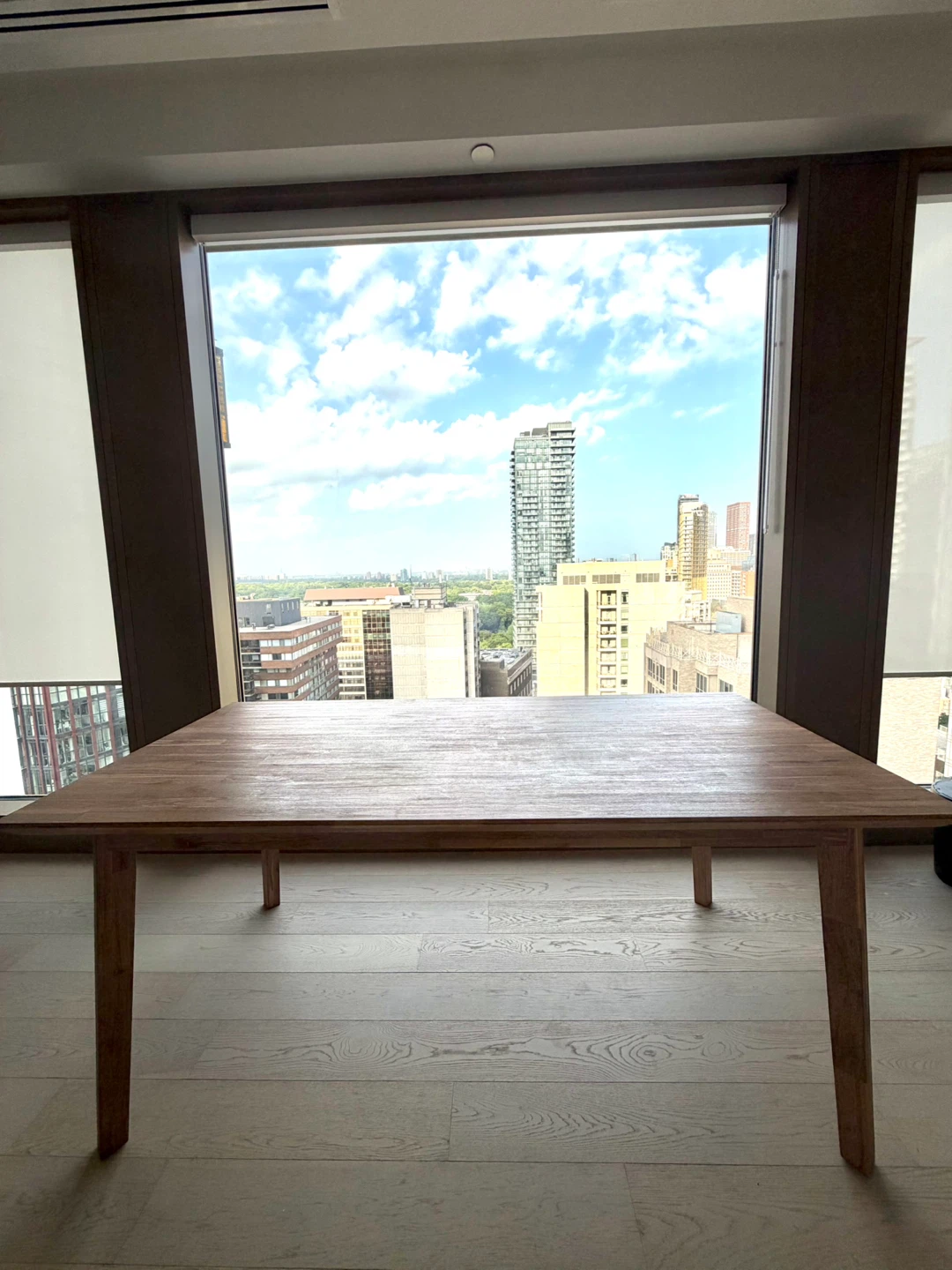 Like New Structube Kebanne Wooden Dining Table seats 6 - photo 4