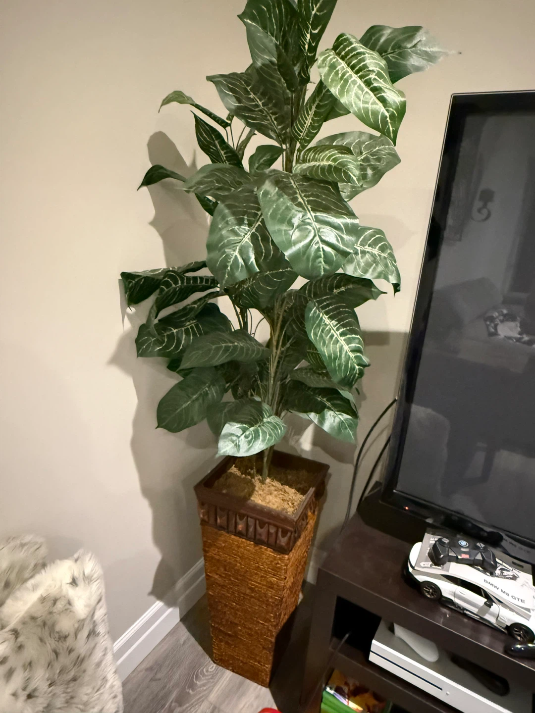 Beautiful artificial tree in great condition! - photo 2