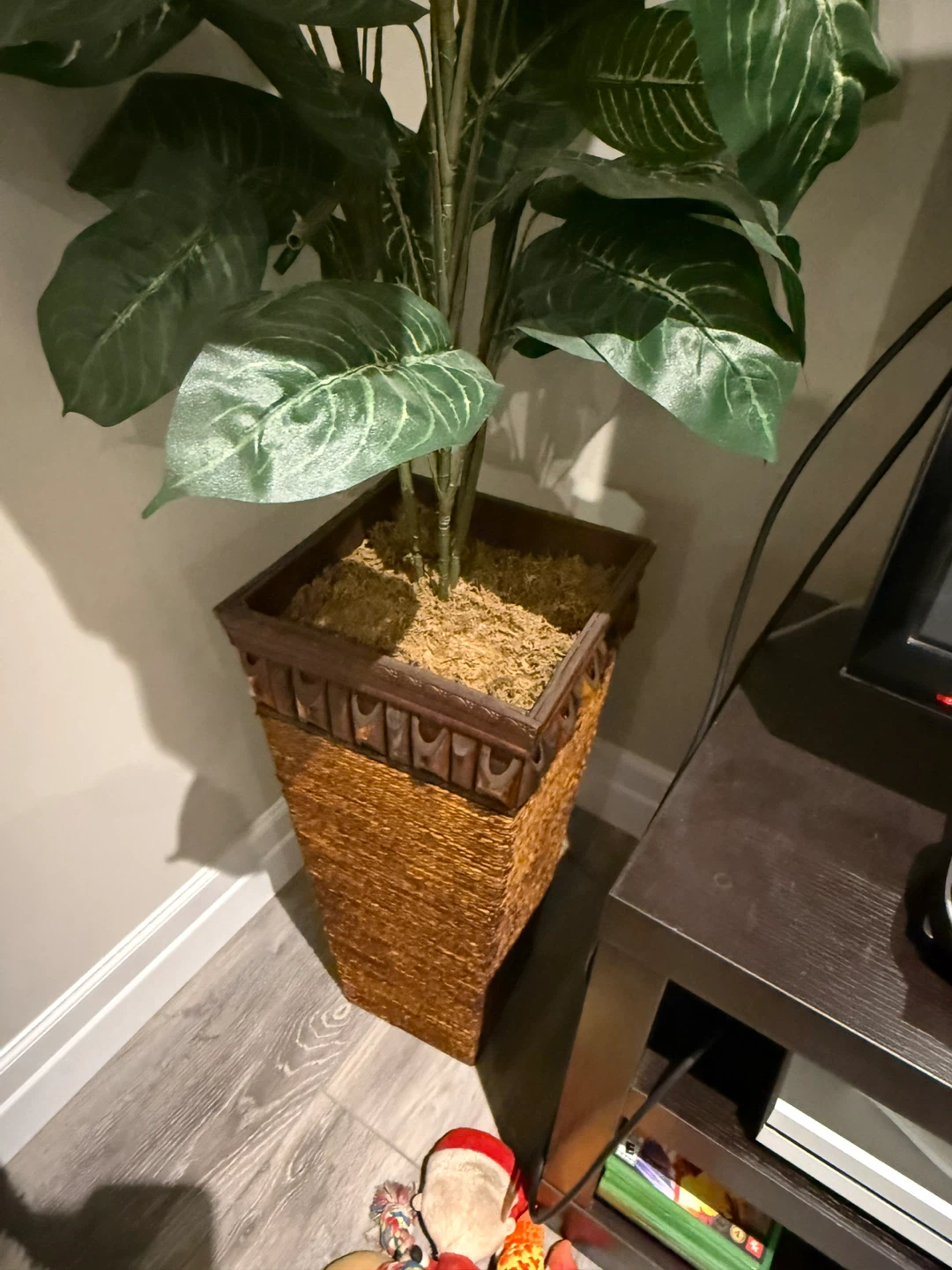 Beautiful artificial tree in great condition! - photo 3