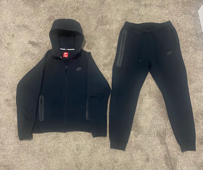 Medium Black Nike Tech Track-New Generation