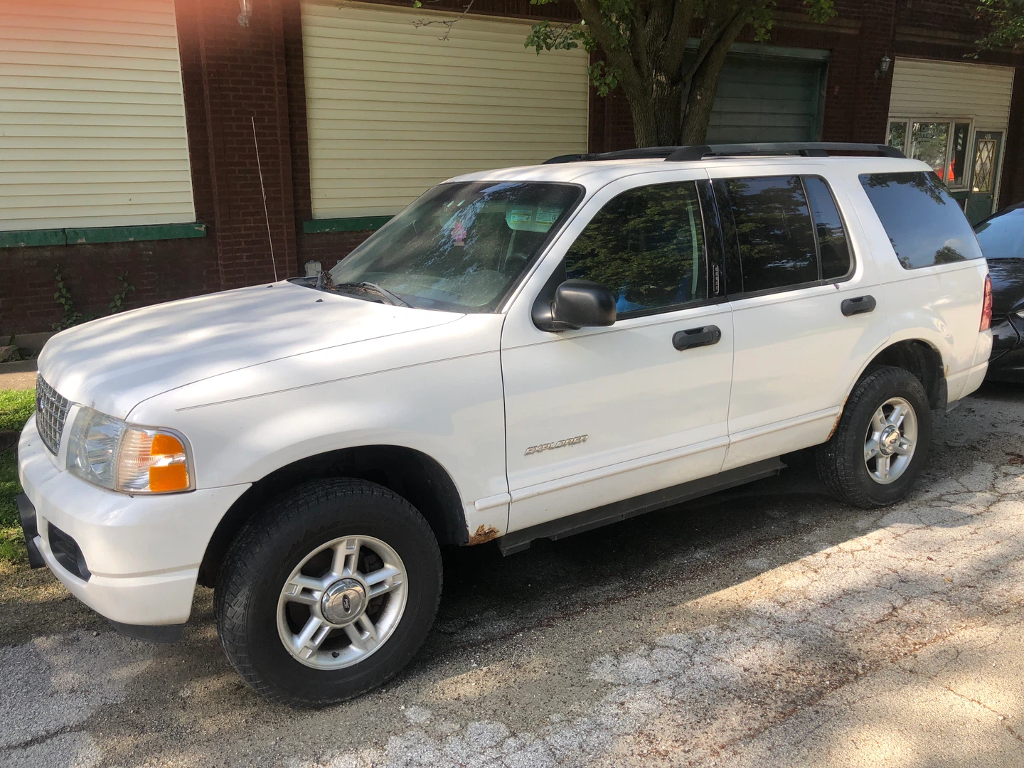 White Ford Explorer SUV