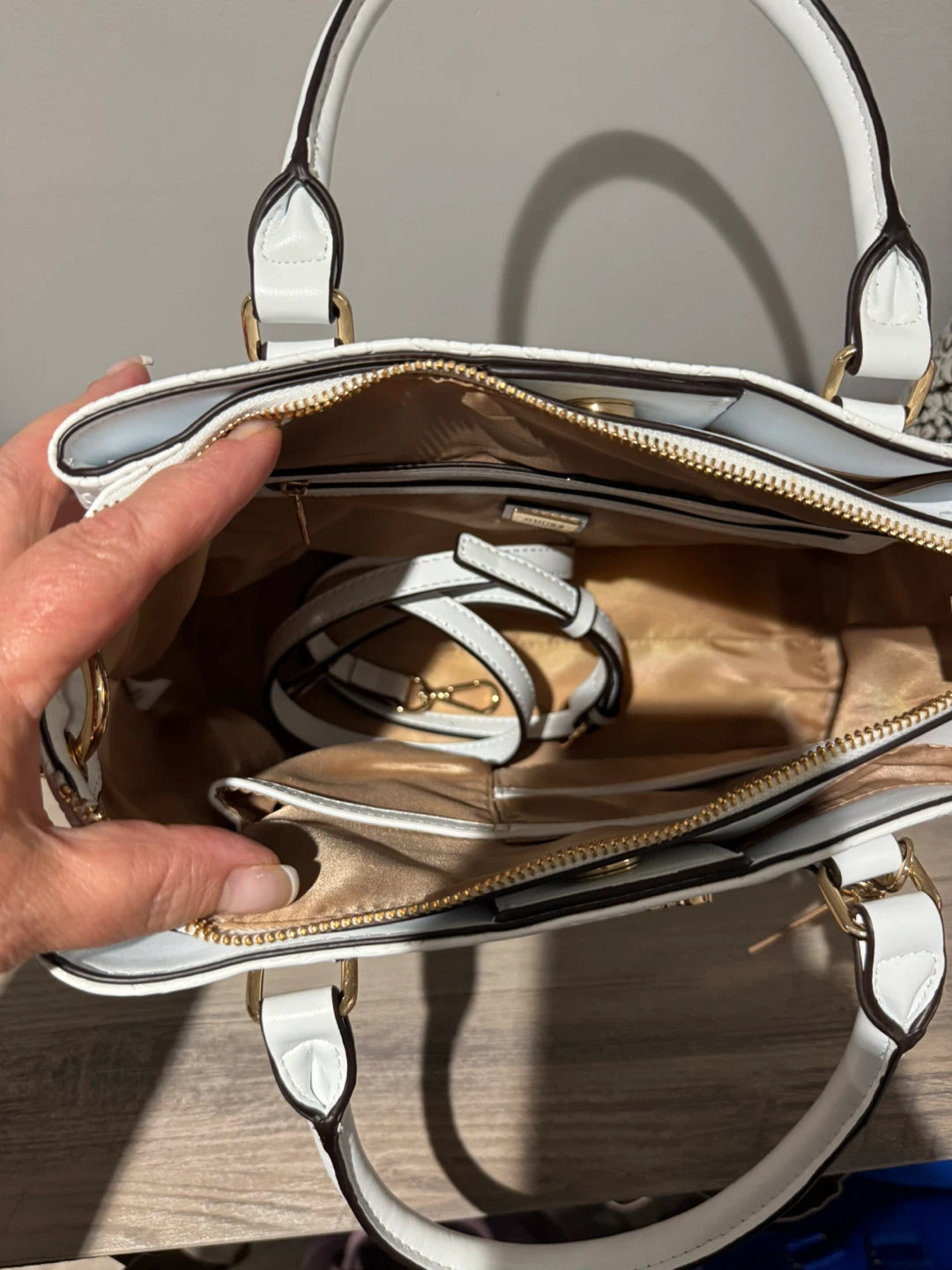White Guess Satchel Handbag - photo 3
