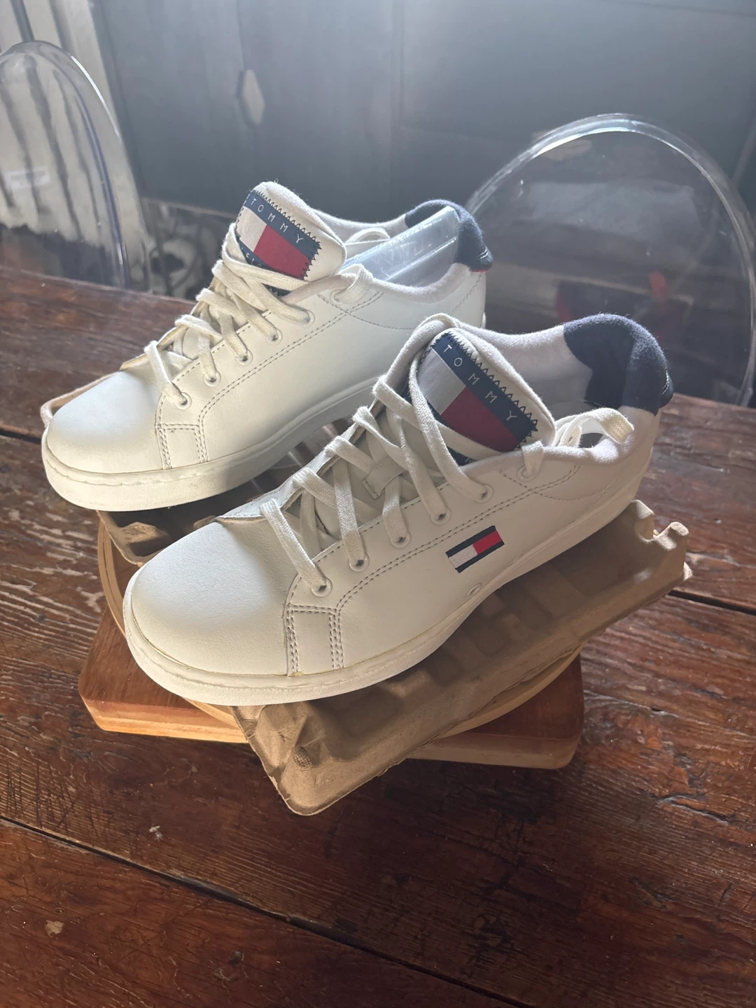 Men’s 9 Tommy Hilfiger White Leather Sneakers size 9 - photo 2