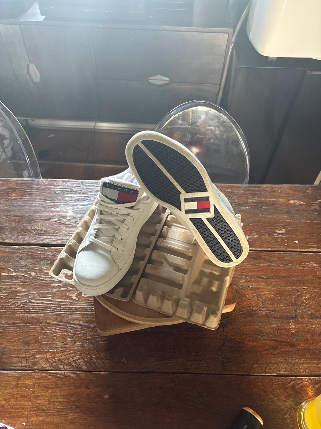 Men’s 9 Tommy Hilfiger White Leather Sneakers size 9 - photo 3
