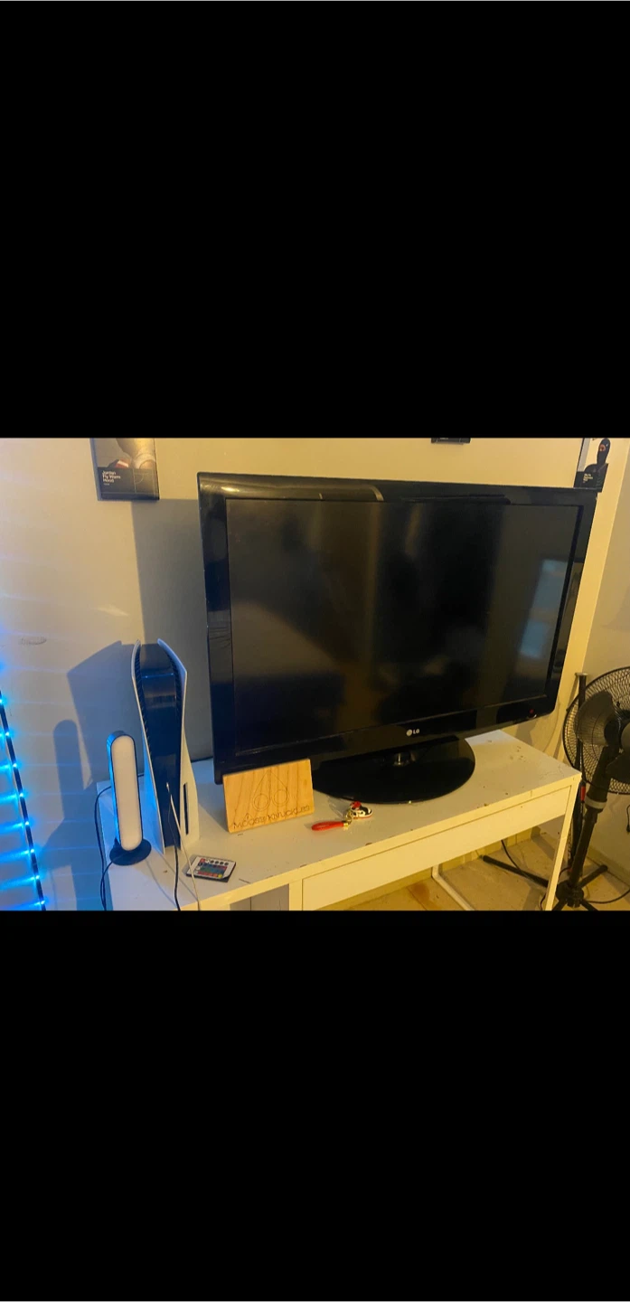 Ps5 it’s like band new it’s a disc LG TV - photo 2