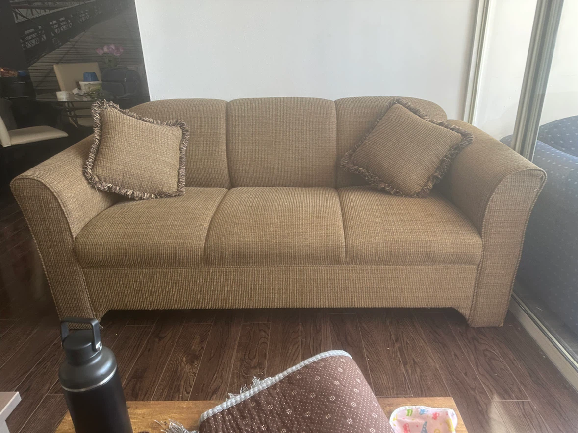 Brown Loveseat Sofa with Matching Pillows – Comfortable & Sturdy