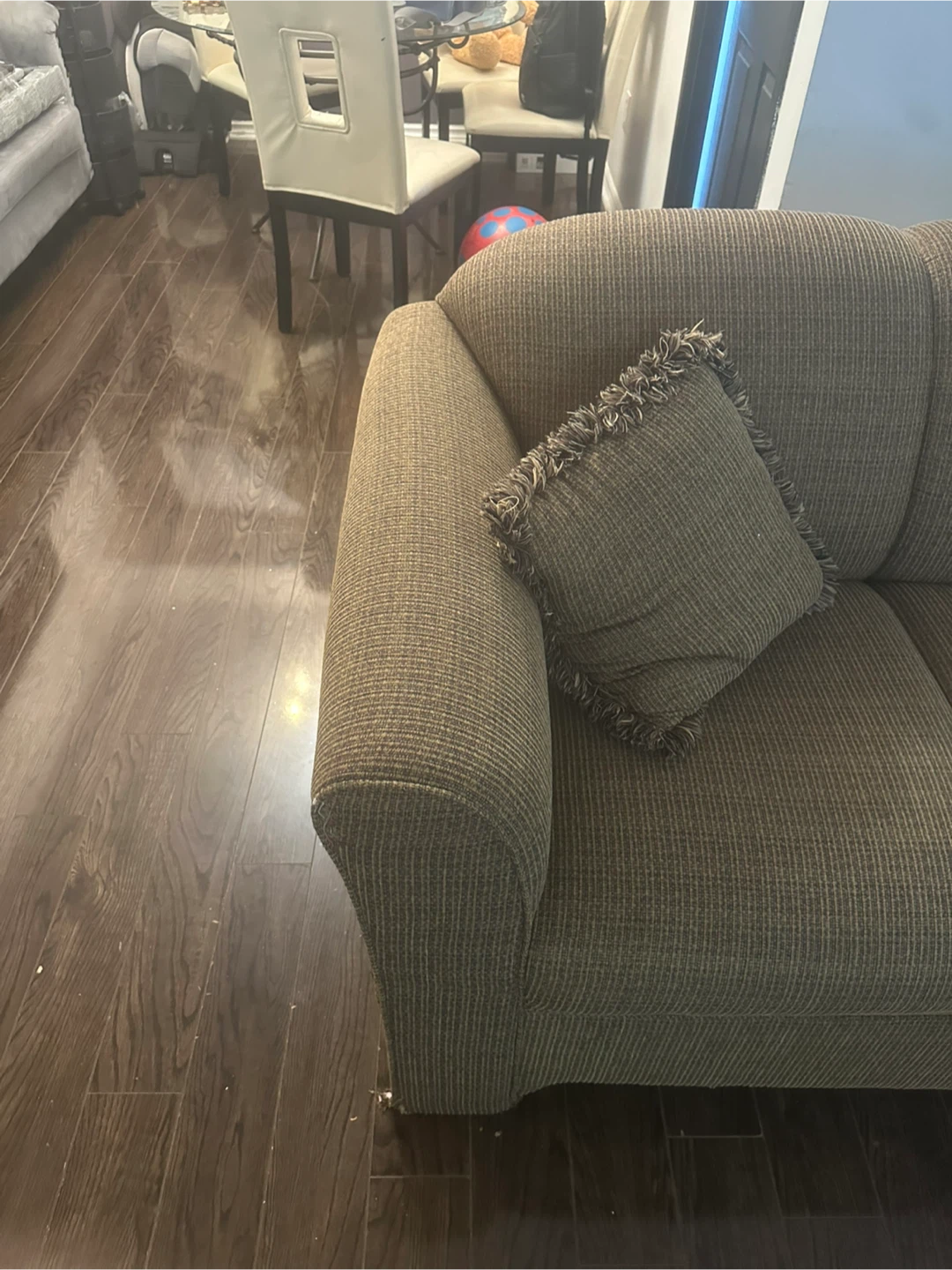 Brown Loveseat Sofa with Matching Pillows – Comfortable & Sturdy - photo 4