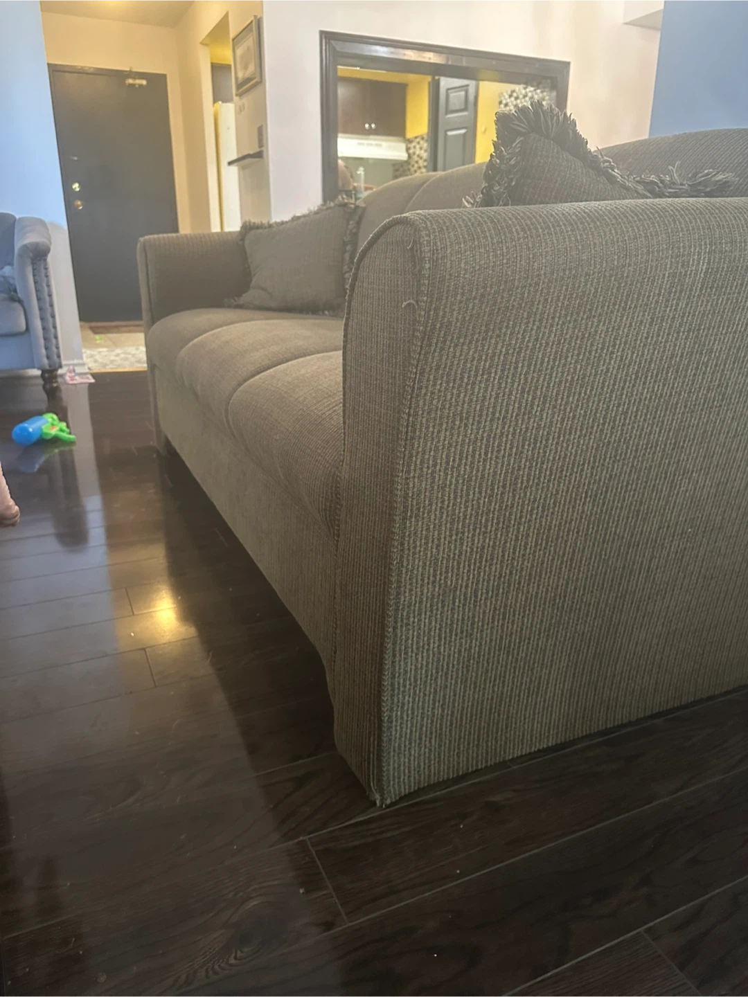 Brown Loveseat Sofa with Matching Pillows – Comfortable & Sturdy - photo 5