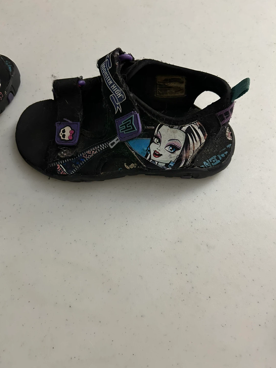 Monster High Black Sandals Kids size 1 - photo 3