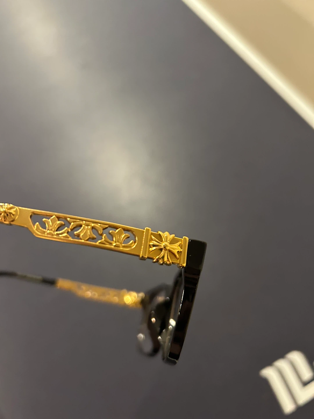 Black and gold chrome heart glasses - photo 5