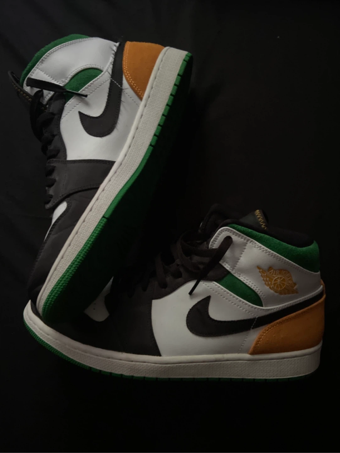 Air Jordan 1 Mid SE Oakland