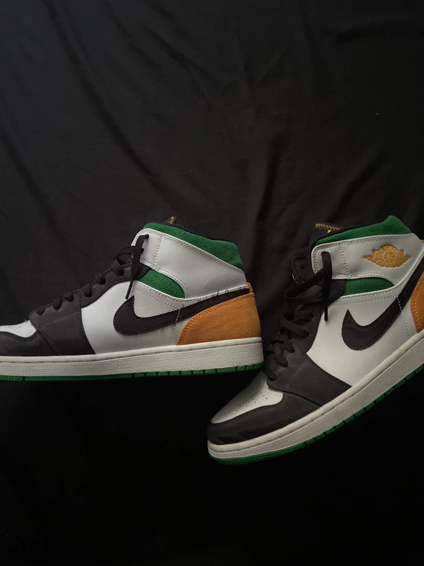 Air Jordan 1 Mid SE Oakland - photo 3