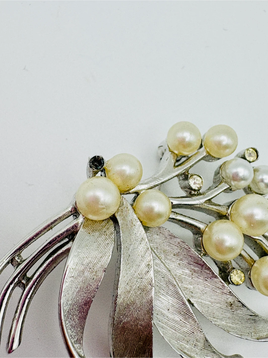 Vintage Crown Trifari Brooch with Faux Pearls and Rhinestones - photo 5