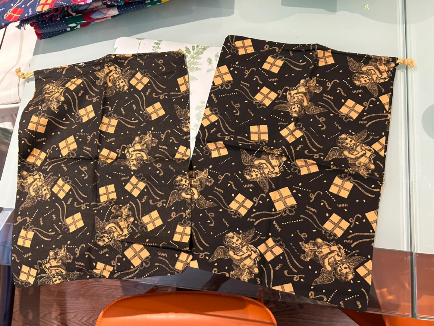 Set of 2 Black and Gold Cherub Gift Bags