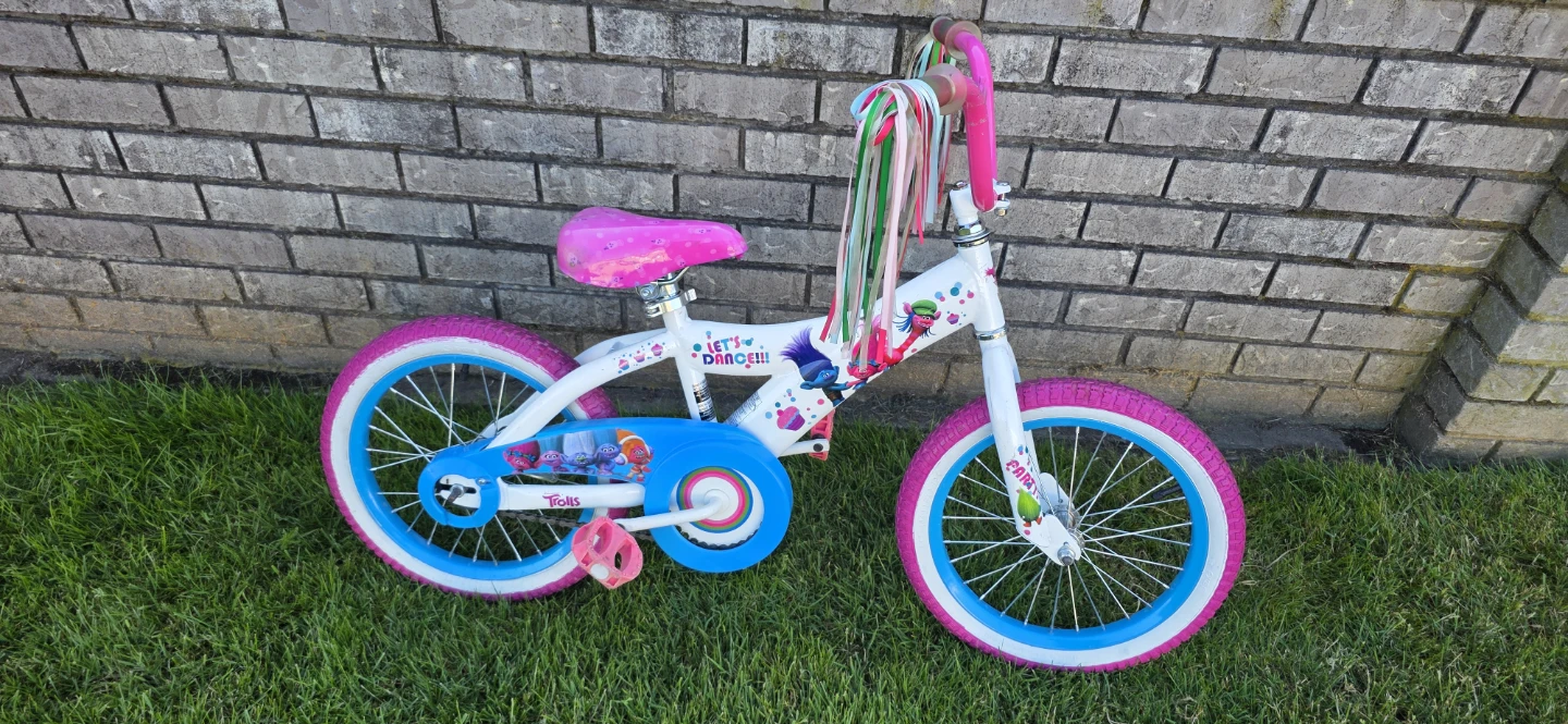 Trolls "Let's Dance" Kids Bike 16"