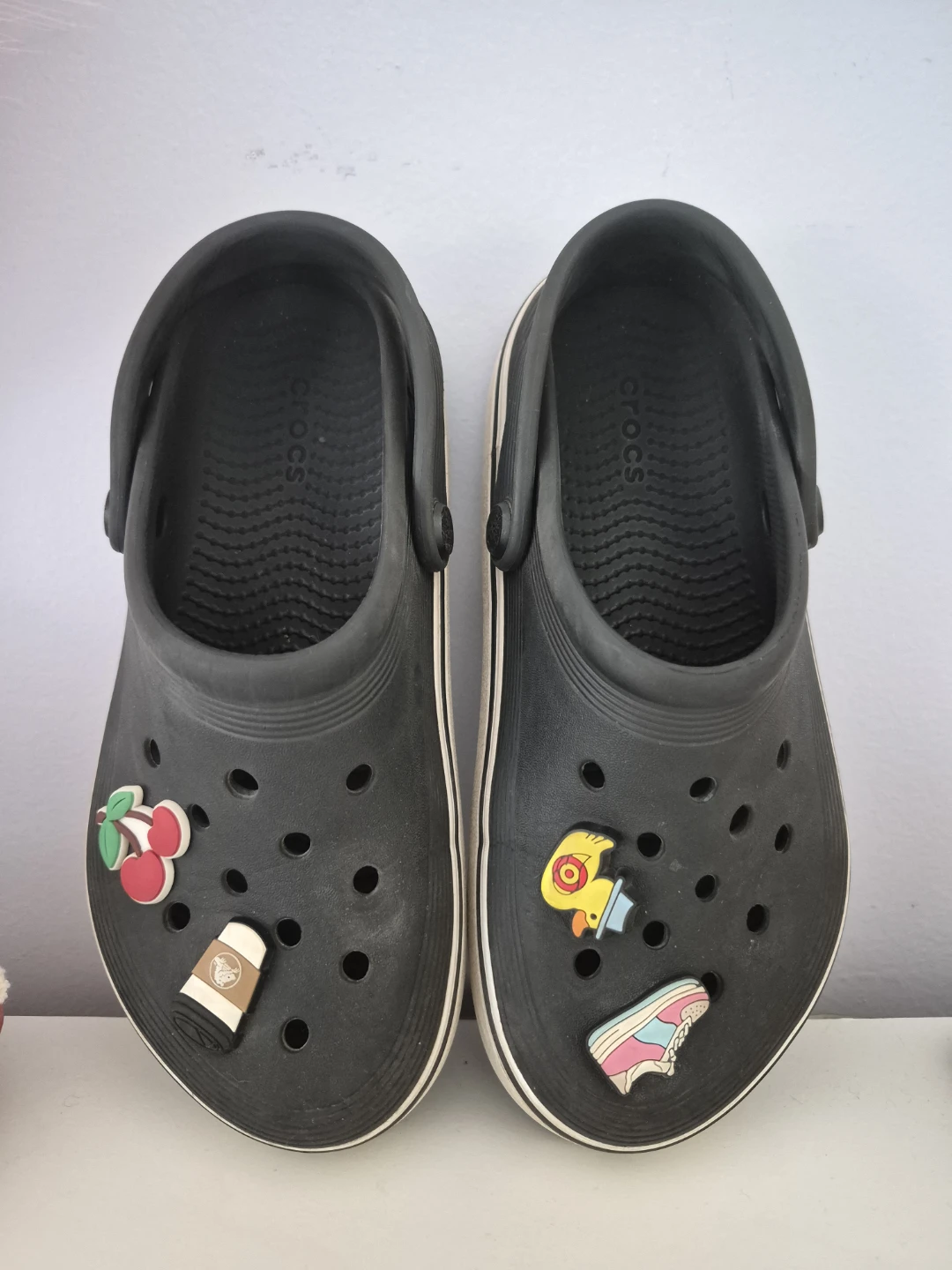 Crocs Shoes with Charms Size 3 - photo 2