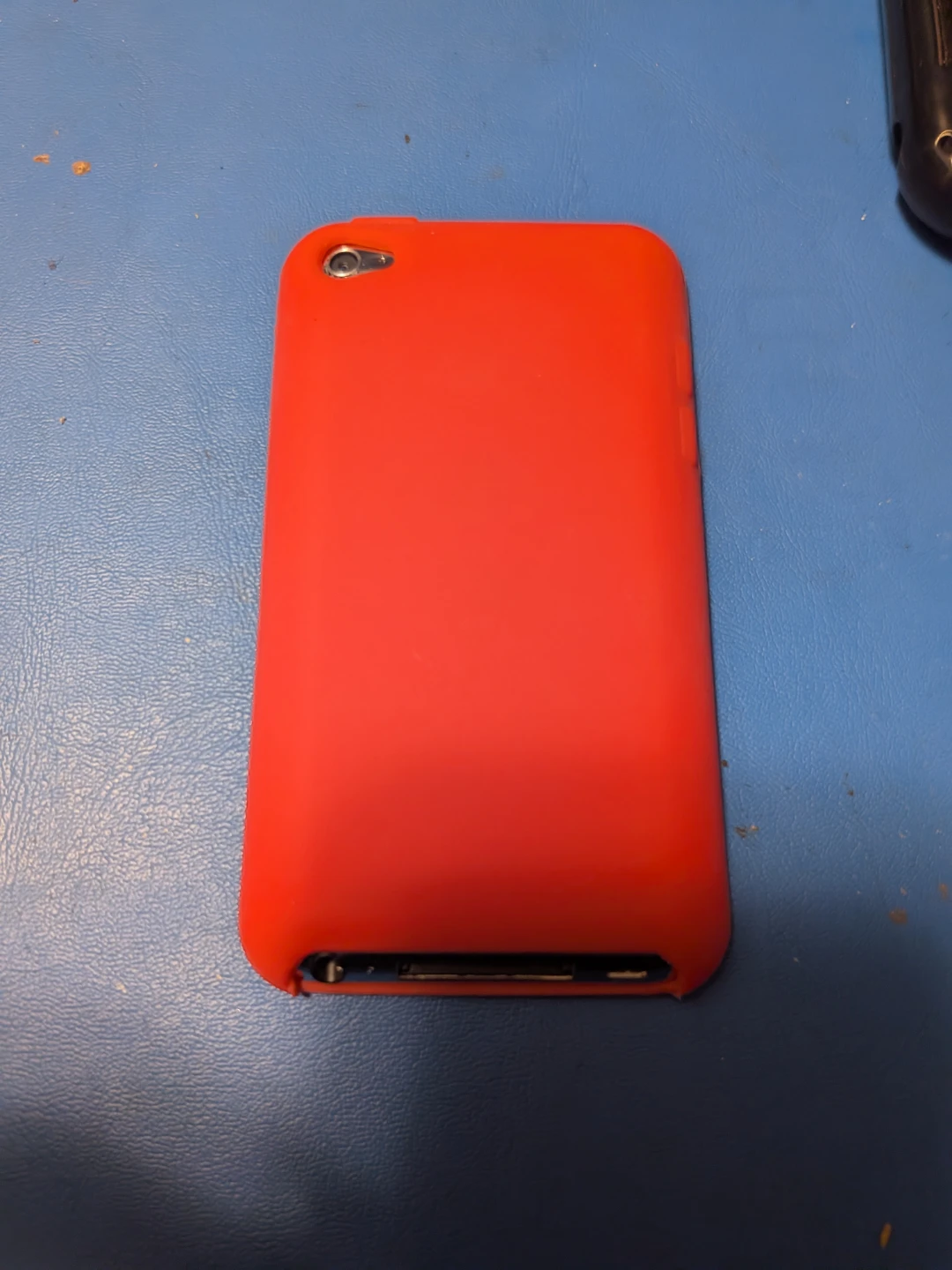 White iPod Touch 4th gen with case - photo 3