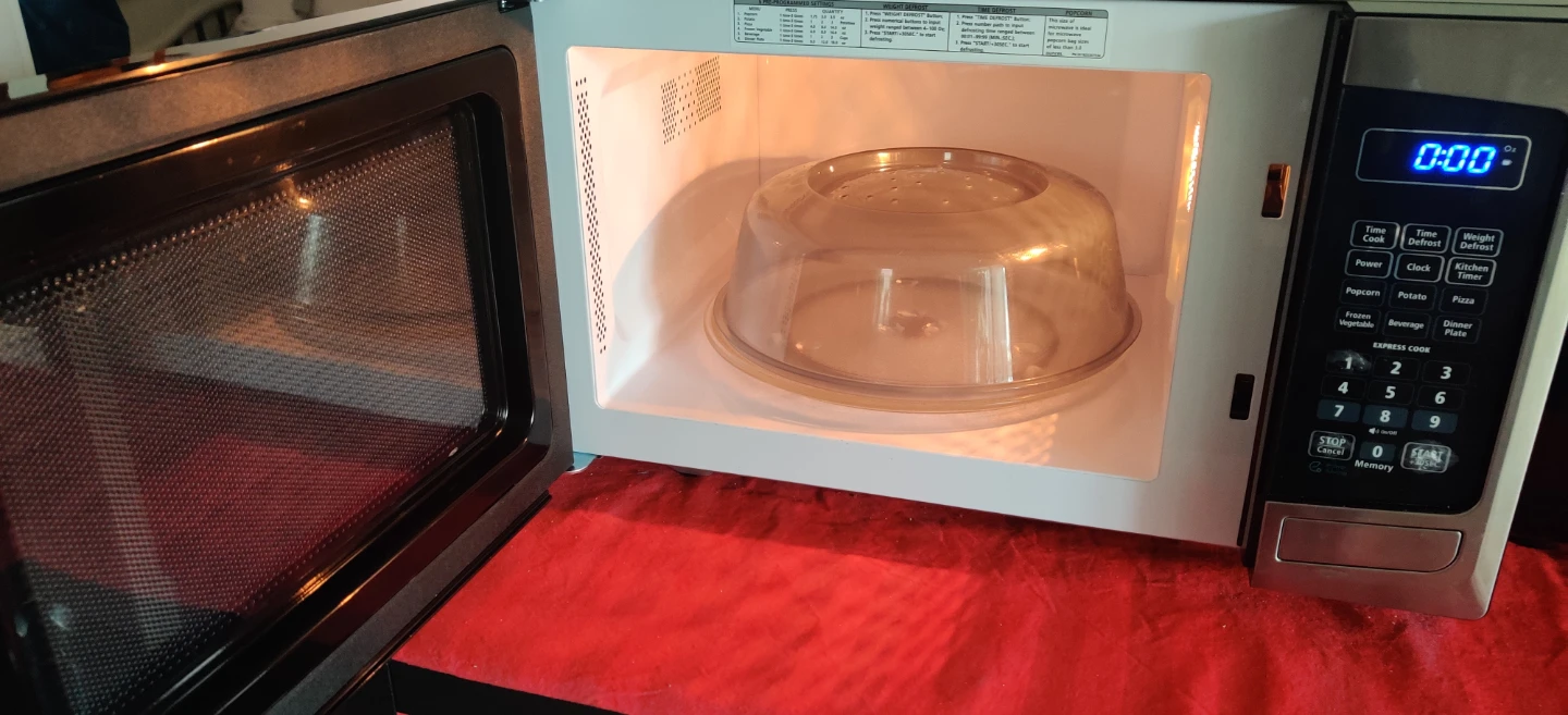Insignia Microwave 0.9 Cu. Ft. - photo 2