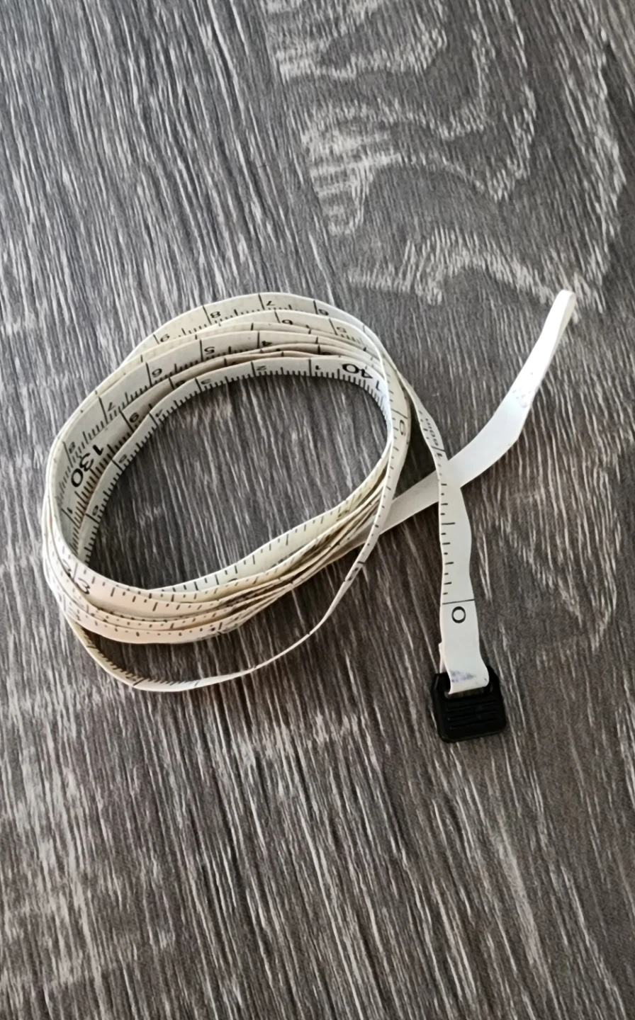White Retractable Measuring Tape⚽