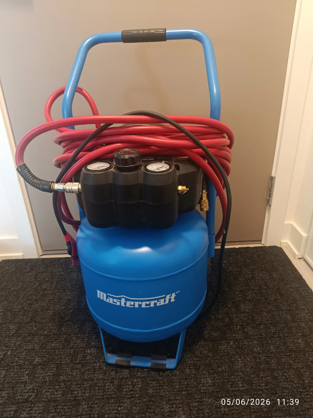 Mastercraft Air Compressor with Hose - photo 2