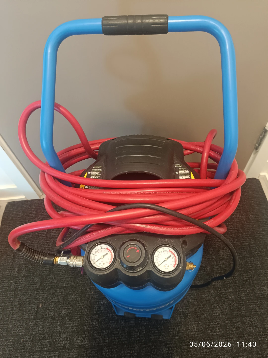 Mastercraft Air Compressor with Hose - photo 3