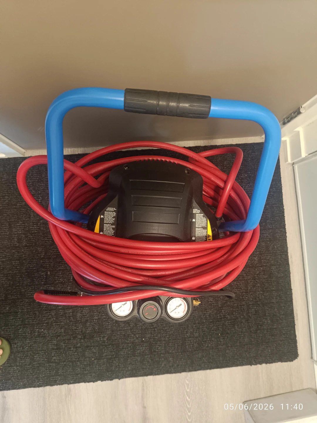 Mastercraft Air Compressor with Hose - photo 4
