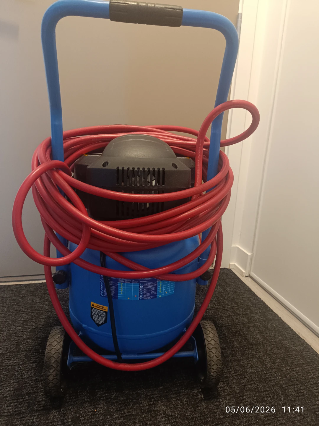 Mastercraft Air Compressor with Hose - photo 5