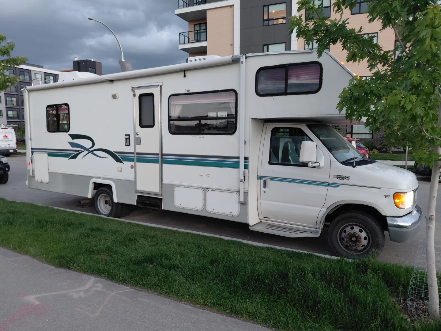 1999 Ford Cutaway Class C RV - photo 3