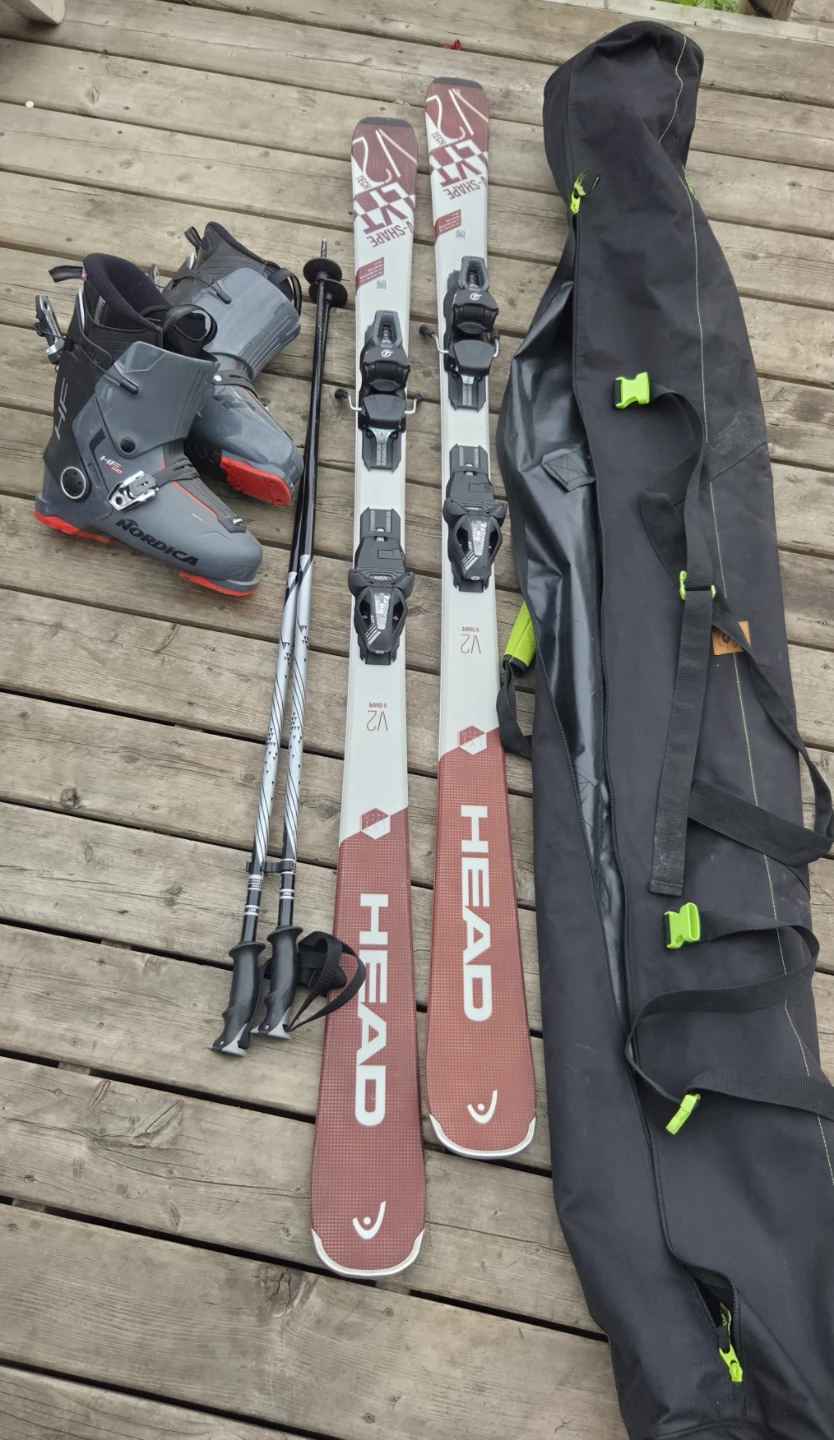 HEAD V-Shape VT Skis with Nordica Ski Boots and Bag