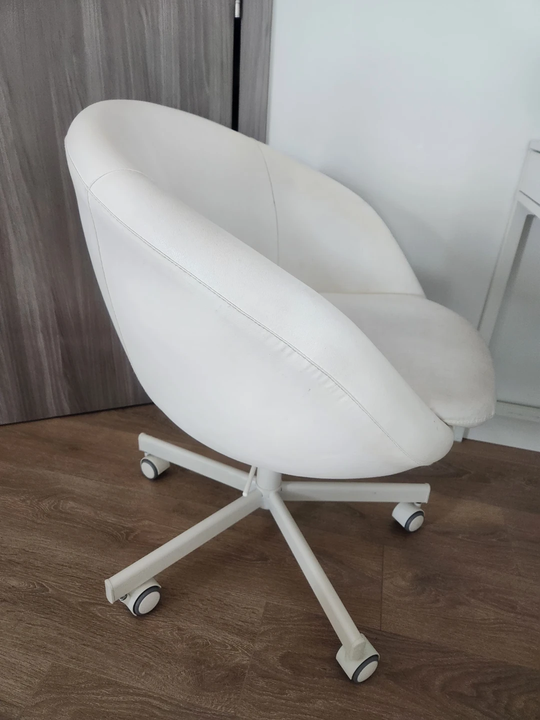 IKEA White Office Chair with adjustable height and wheels - photo 2